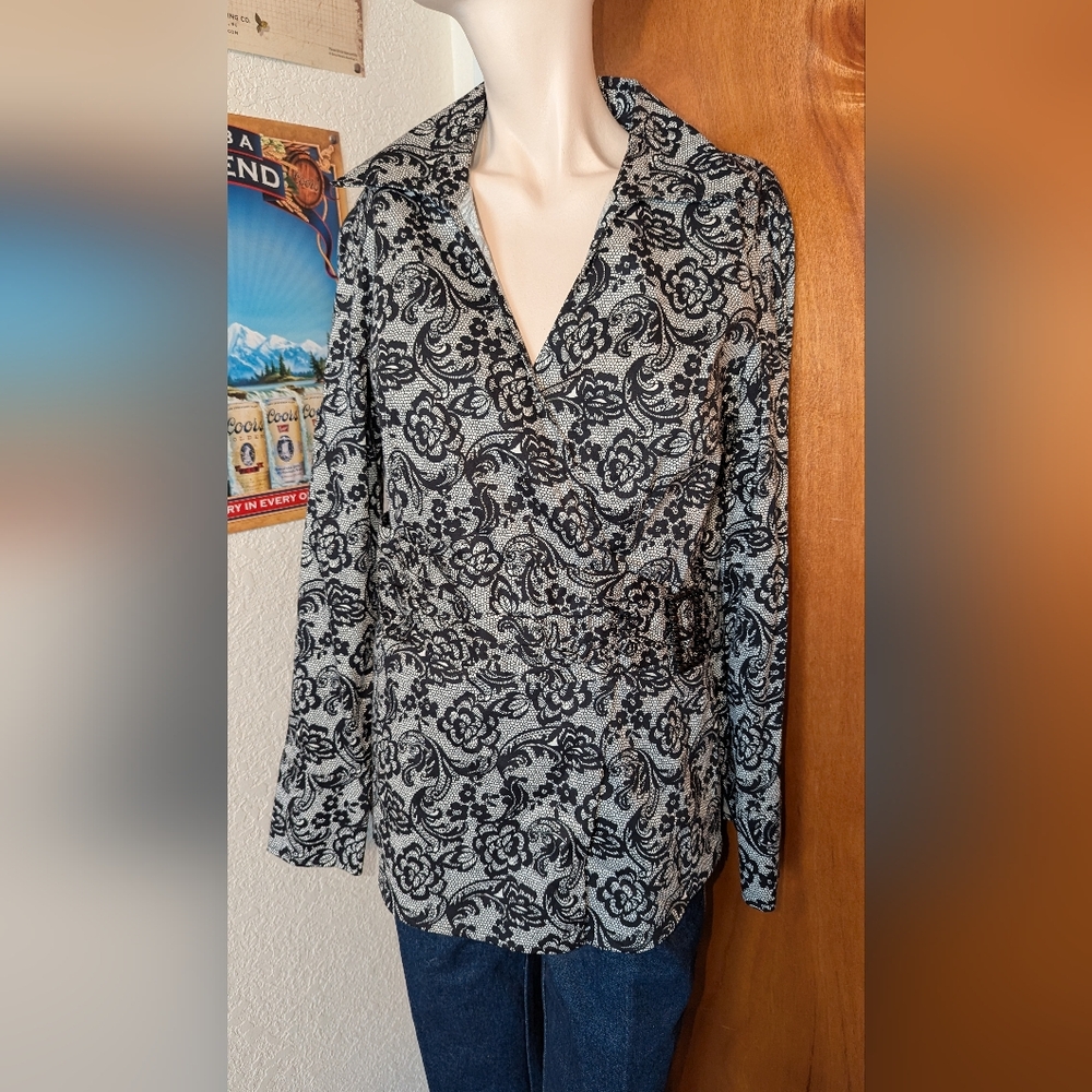 Apt. 9 Black and White Fitted Long Sleeve Blouse